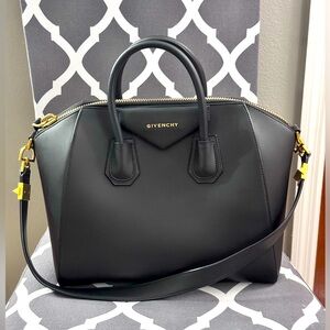GIVENCHY ANTIGONA GM SIZE MATTE BLACK